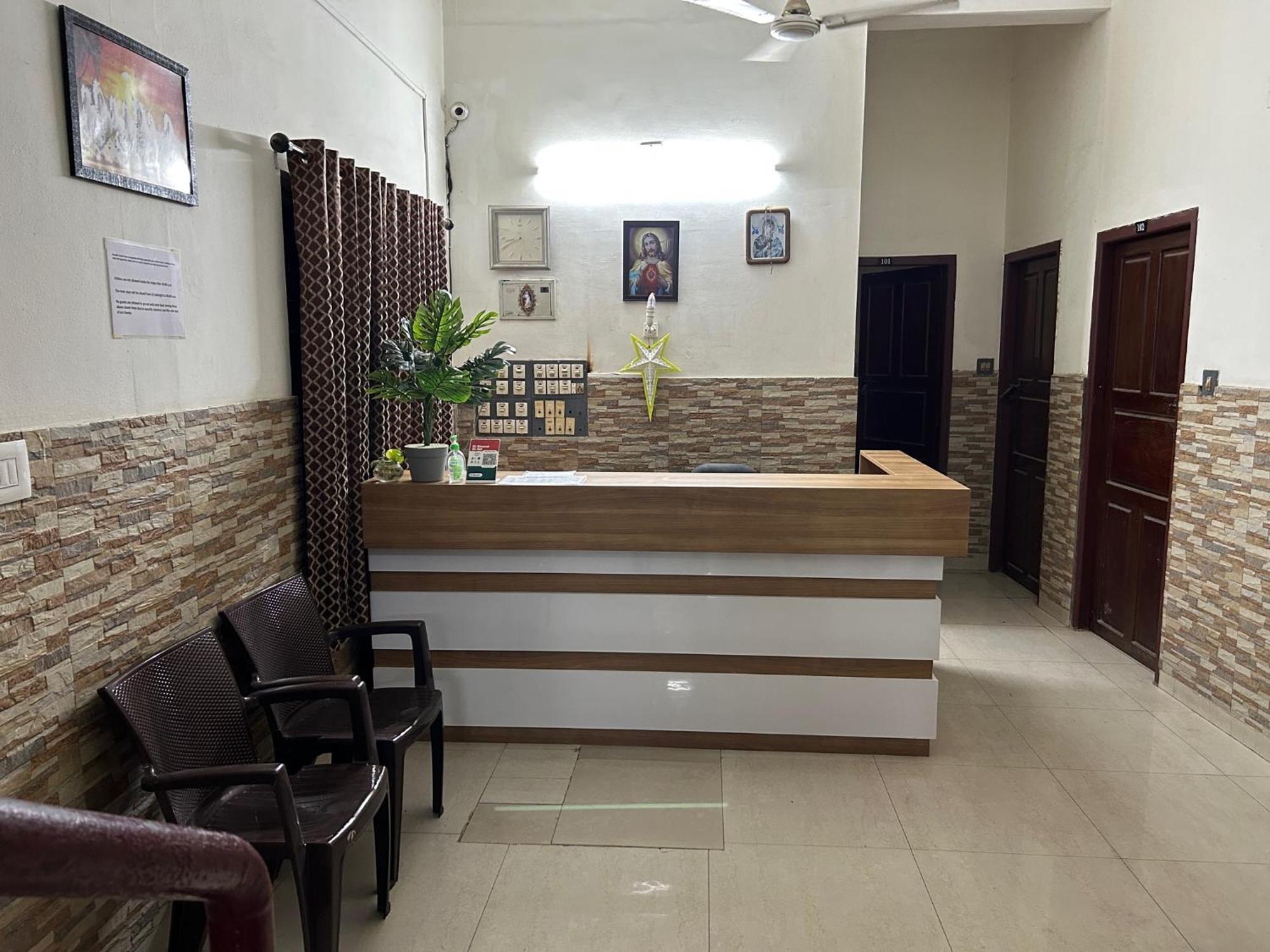 Mukalel Tourist Home Kochi Exterior photo